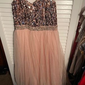 Sparkling Strapless Short pink dress.